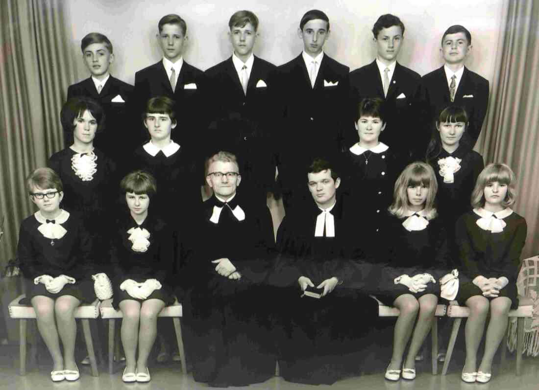 Evang. Pfarrgemeinde AB: Konfirmation 1969 mit Pfarrer Böhm und Vikar Del-Negro