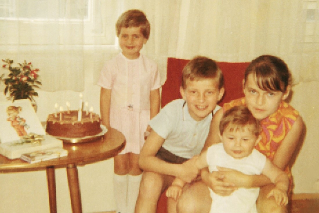 Kindergeburtstag im Hause Fülöp (Ambrosigasse 11): Michi feiert ihren 6. Geburtstag - Pal/Goger