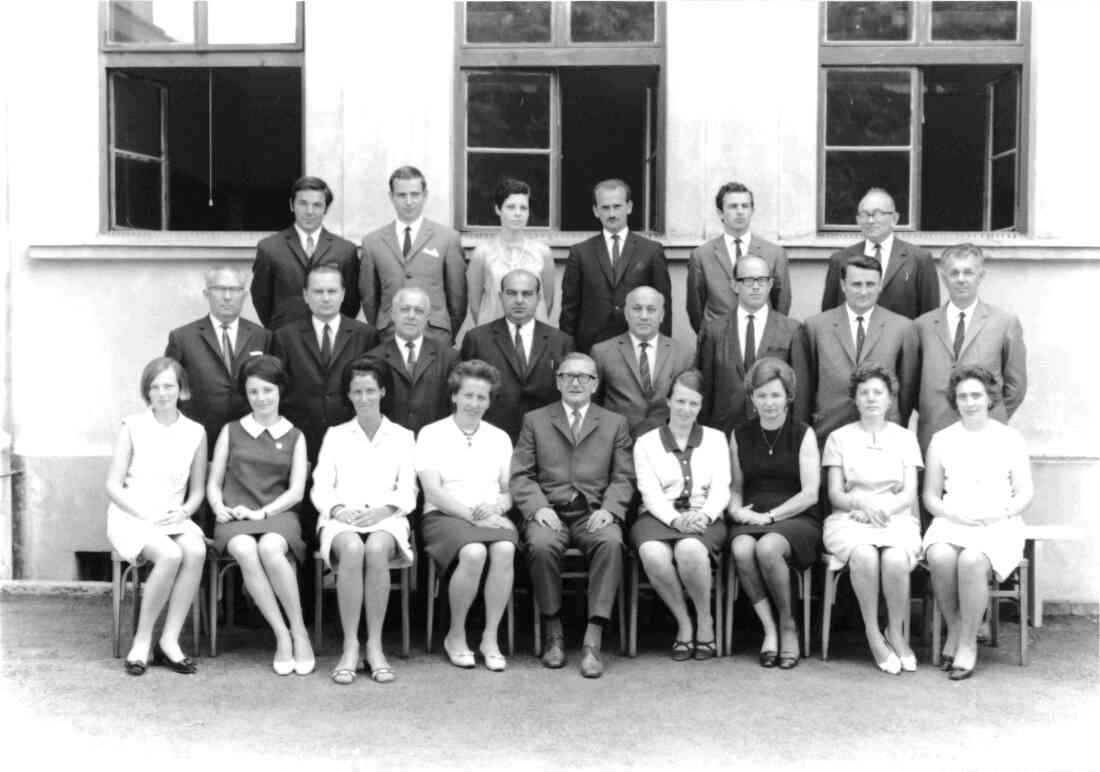 Lehrkörper der Hauptschule unter Dir. Fischer