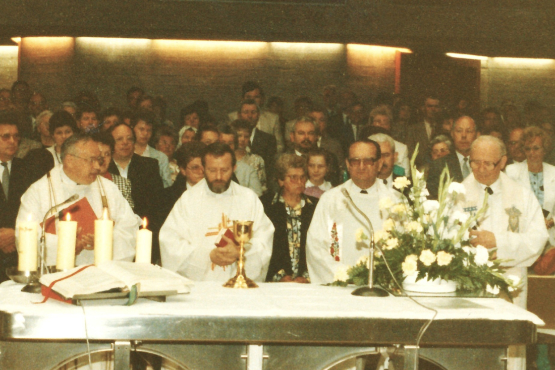 Röm. kath. Pfarre: Hl. Messe anlässlich des 25-jährigen Prieserjubiläums von Pfarrer Prof. Julius Dirnbeck - Schwarz/Galambos/Blazovits