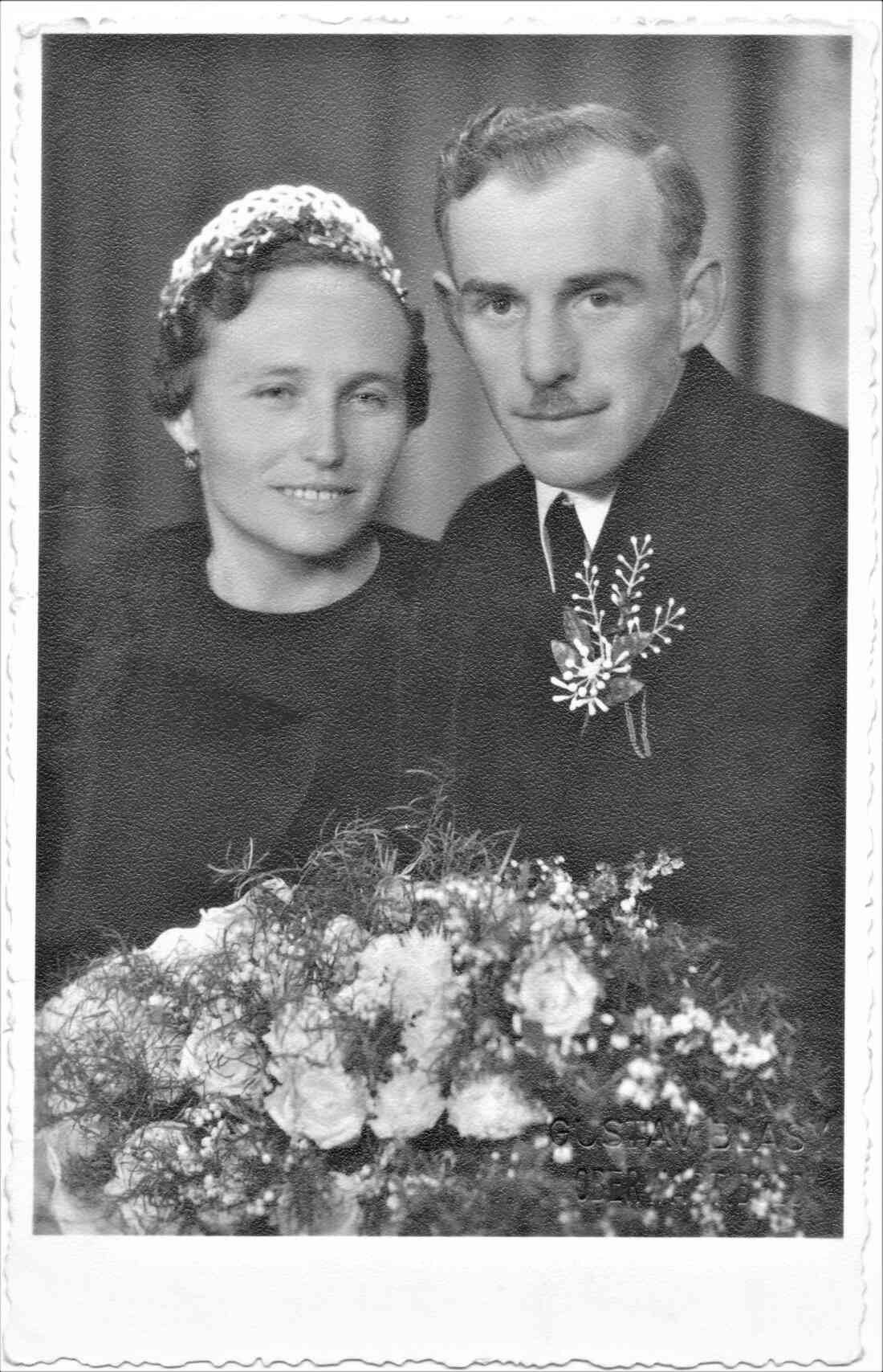 Das Hochzeitspaar Julianna Oswald (*1922/+2015) und Johann Imre (*1921/+1992) - Grazerstraße 37