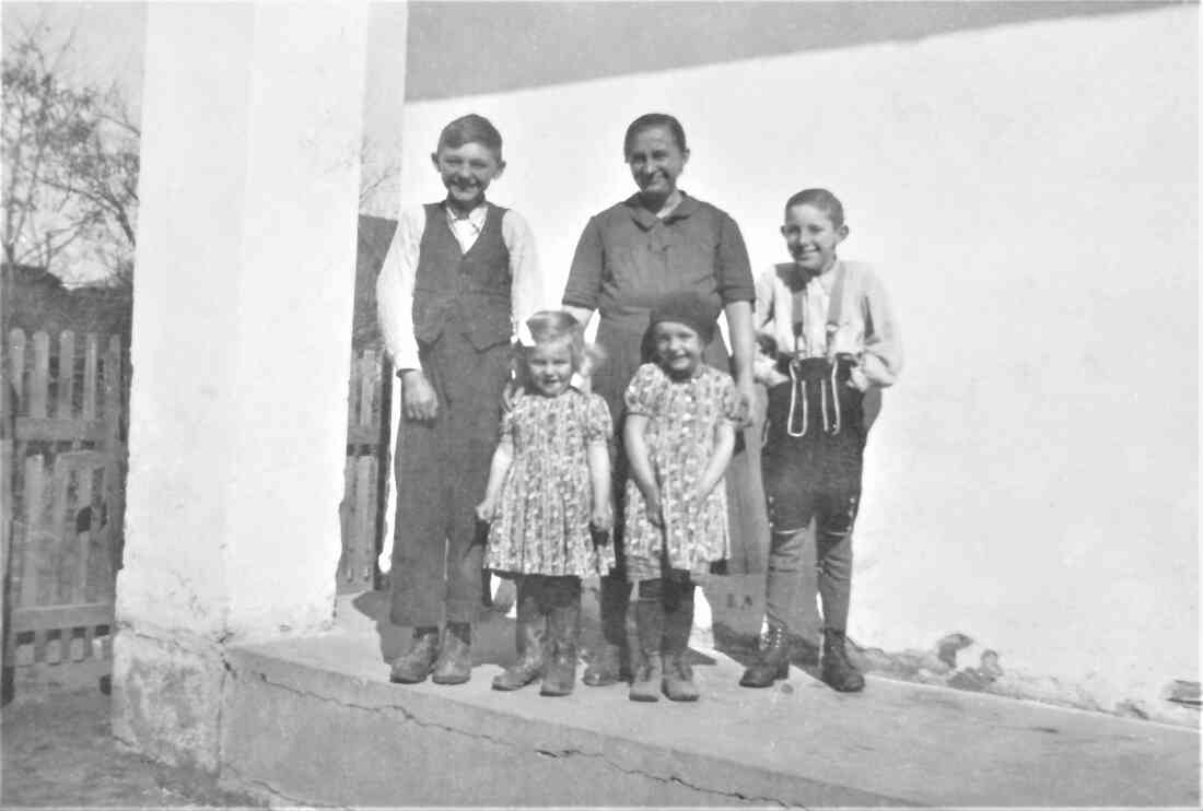 Familienfoto der Fam. Zsamar (Unterwarterstraße 7 / OW 57)