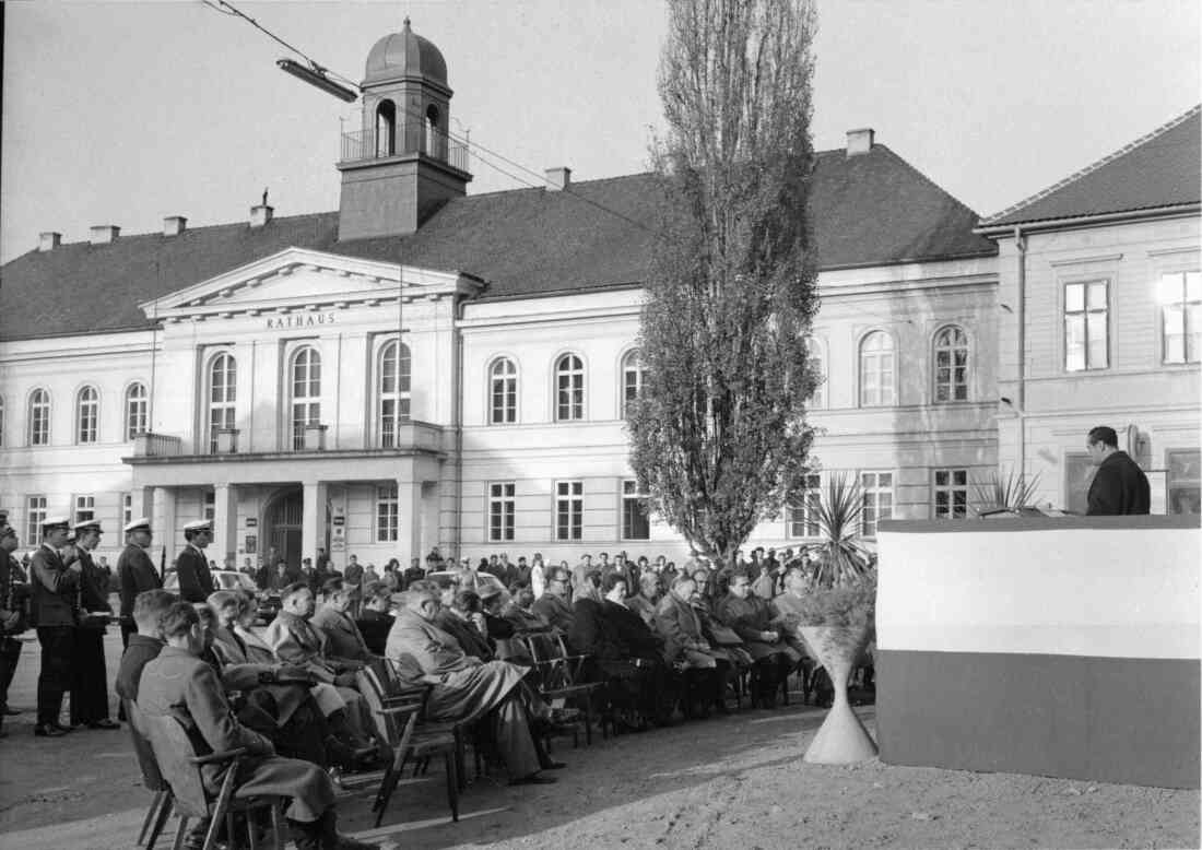 Eröffnung des neuen Haydnhofes (Schulgasse 1-11)