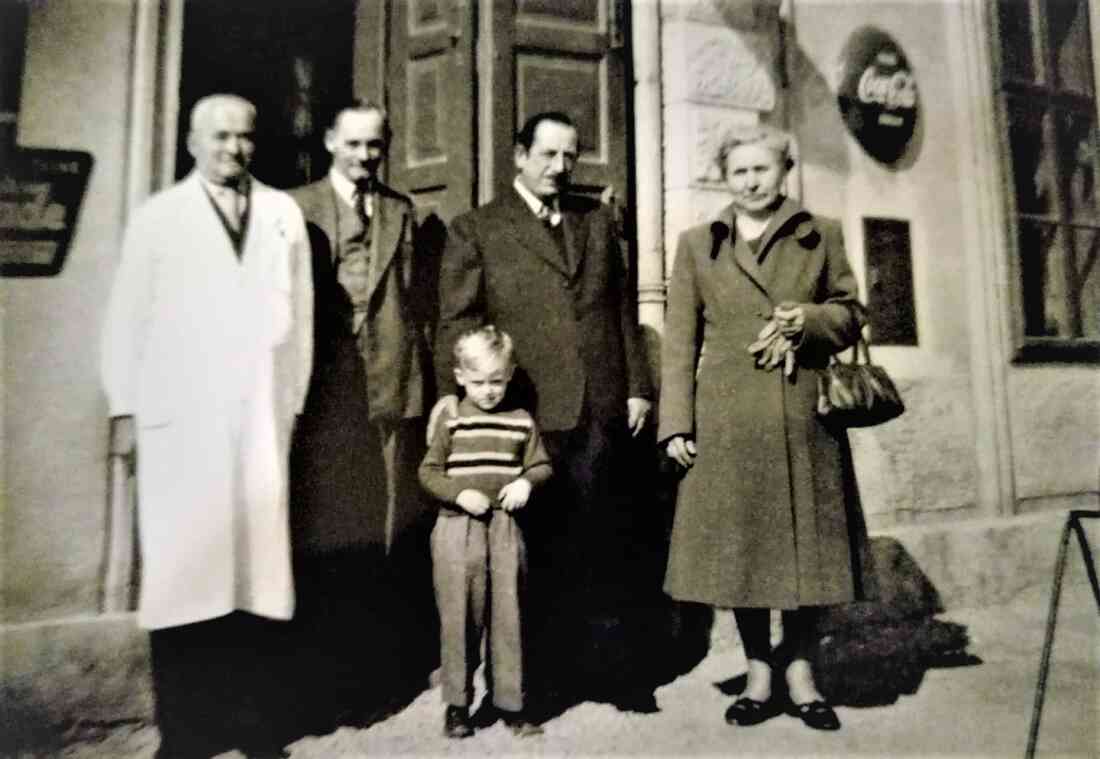 Eugen Wagner jun. vor dem Gasthaus seines Vaters (Hauptplatz 8)