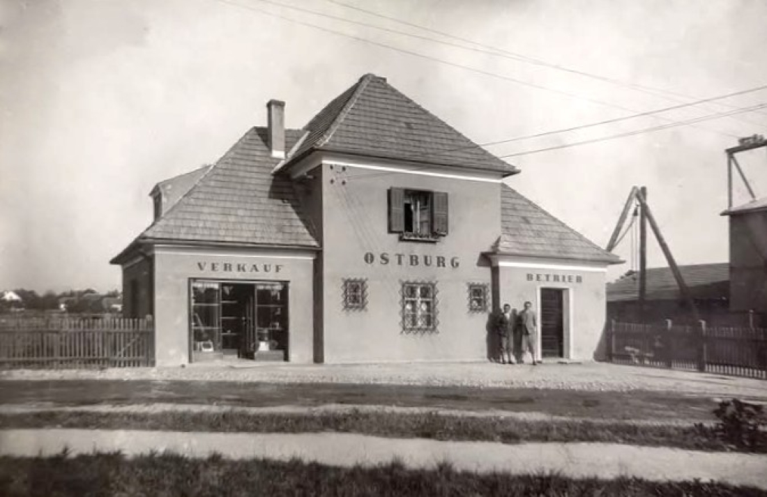 Das Betriebsgebäude der Ostburg mit Verkaufslokal und Betriebseingang