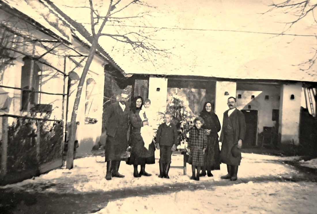 Weihnachten 1937: Familie Mohat (OW 420 / Dornburggasse 31)