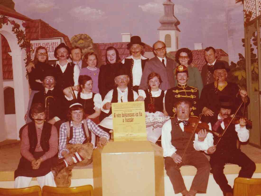Reformierter Leseverein: Theaterstück  "A vén bakancsos és fia a huszár"1975
