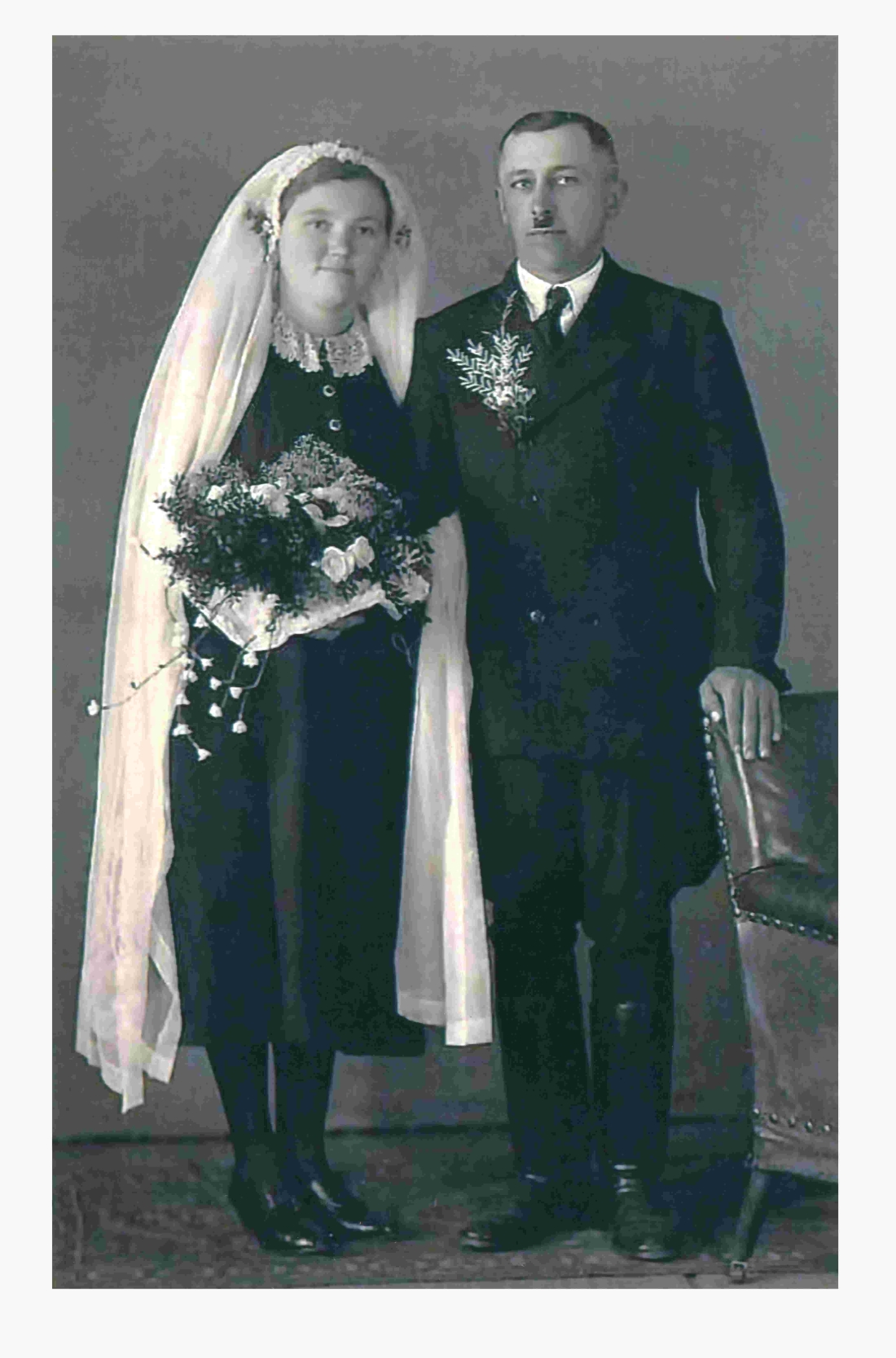 Das Hochzeitspaar Lidia Zambo (*1920/+1995) und Janos - Johann Fülöp (*0903/+1984) - Linke Bachgasse 40 / "Bradergasse" OW 604