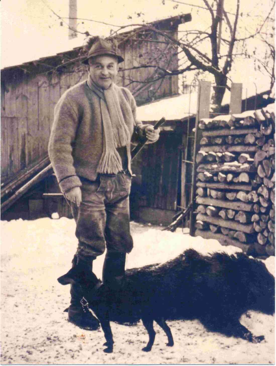 Graf Hans Kottulinsky mit dem 1. in Oberwart durch ihn "gestreckten" Wildschwein