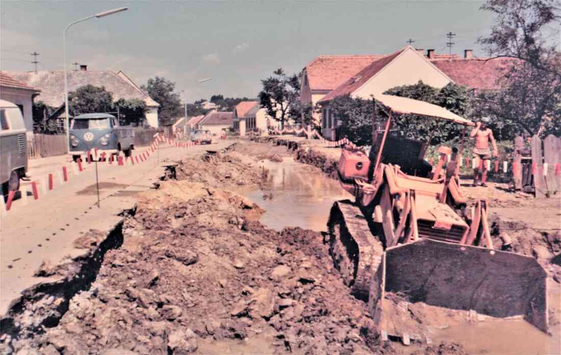 Straßenbauarbeiten in der Steinamangererstraße im Zuge der Verlegung der Pinka in den 60-er Jarhen