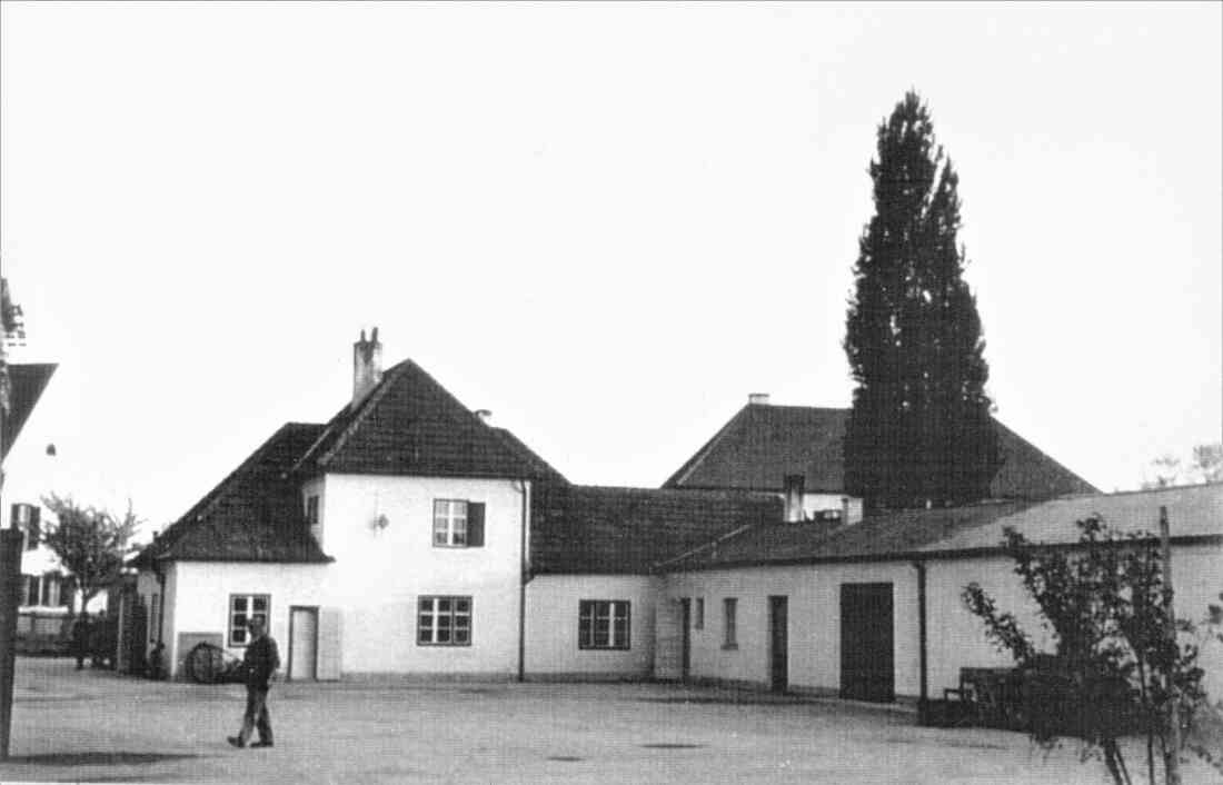 Steweag: Innenhof mit dem Verwaltungsgebäude, Werkstätten und Garagen (Graf Erdödystraße 6)