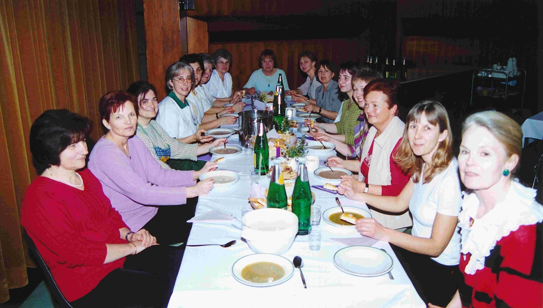 Gemeinsames Fastensuppe-Essen anlässlich "15 Jahre Christlicher Gemeindedienst der röm. kath Pfarre im Jahr 2002
