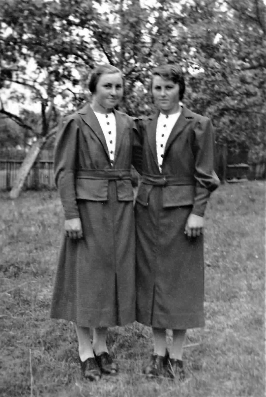 Maria (verh. Kelemen - *1920 /+2013) und Anna (verh. Glavanovits - *1923 /+2004) Gaal