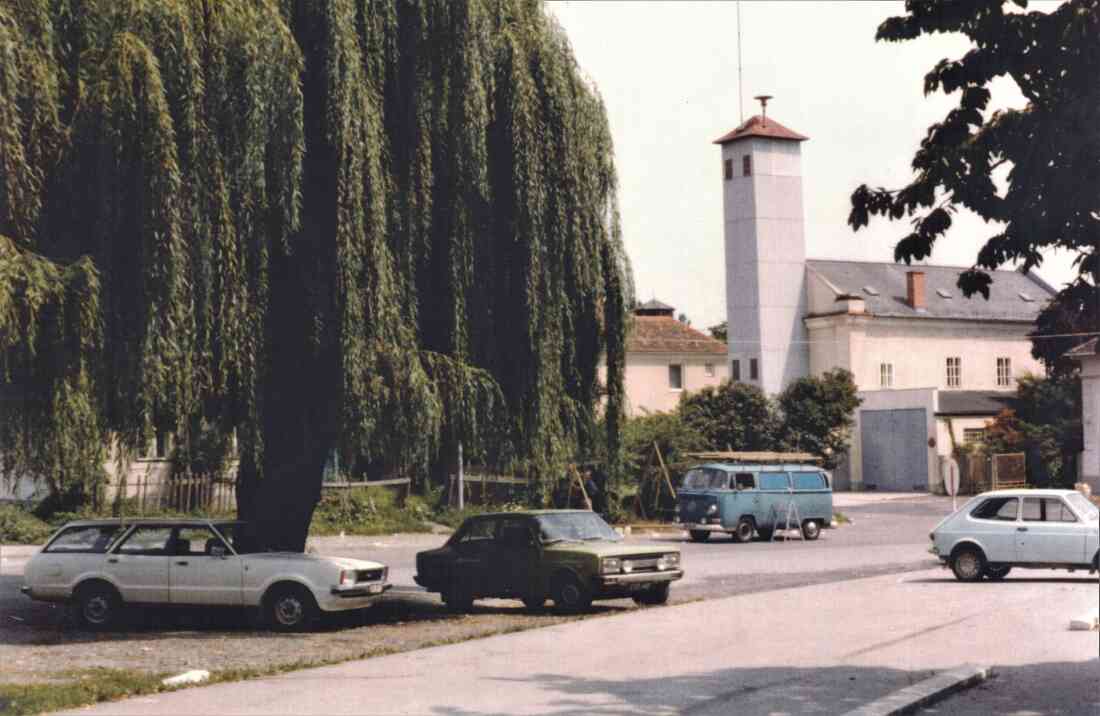 Blick über den bereits überbauten Wehoferbach in Richtung ehemaliges Feuerwehrhaus /Judentempel