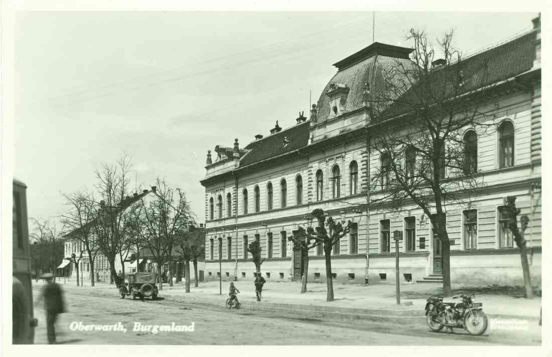 Ansichtskarte: Rathaus und Häuser Hauptplatz 1 bis 7