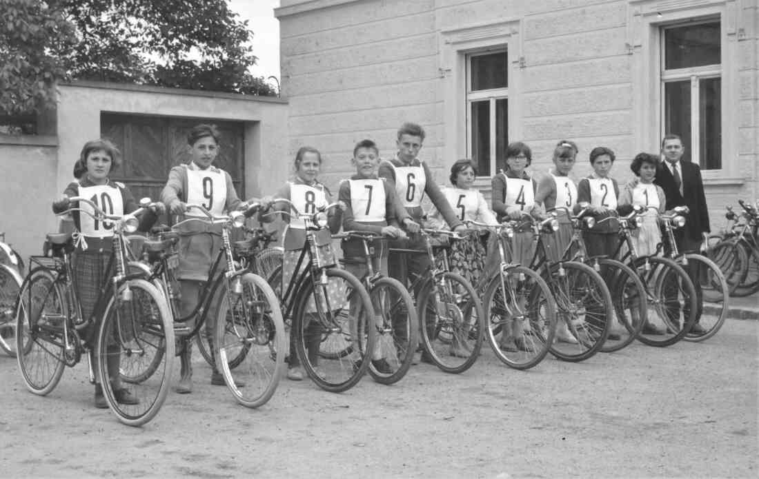 Fahrradprüfung: Schülergruppe von VL Gustav Geschrey tritt zur Prüfung an