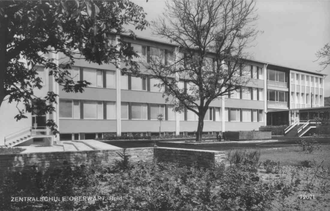 Ansichtskarte: Die Volksschule als Teil der Zentralschule (Schulgasse 2 und 4)