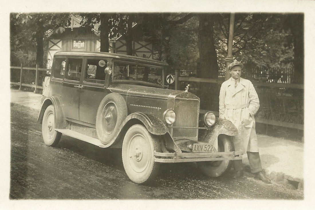 Franz Sterniczky (*1907/+1999) mit seinem Auto der Marka Praga - Alfa