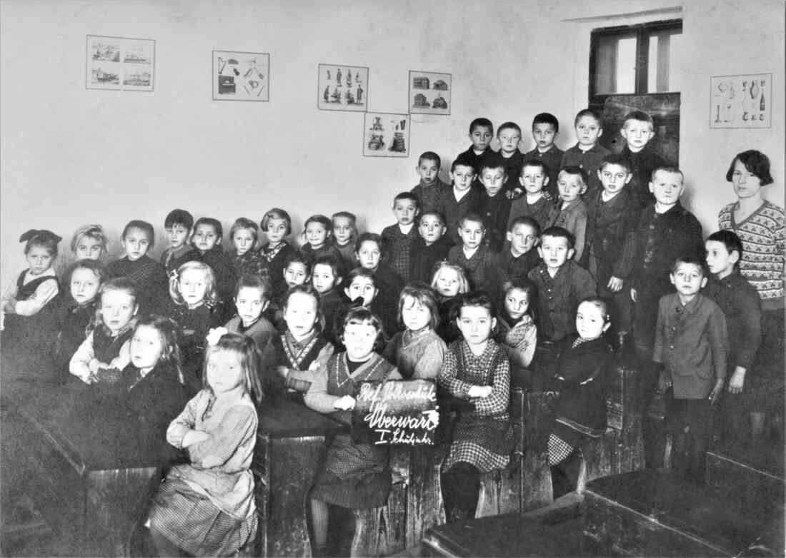 Reformierte Schule: Klassenfoto der 1. Volksschulklasse (Farsky-Sütheö)