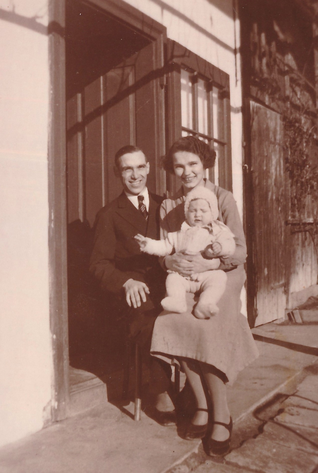 Das Ehepaar Hicke mit dem Taufkind Elfi Graf