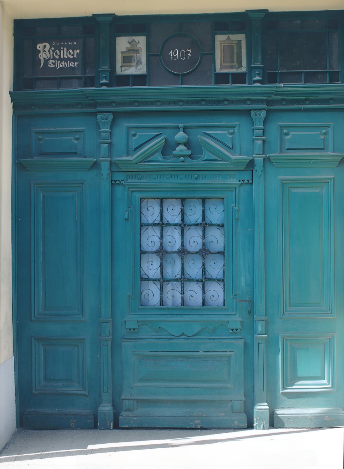 Detail - besondere Haustore: OW 209 / Johann Straußgasse 10 (Tischlerei Gustav Pfeiler)