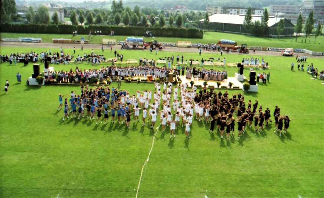 50 Jahre Stadt Oberwart: Sportfest im Stadion - Turnvorführung der HS