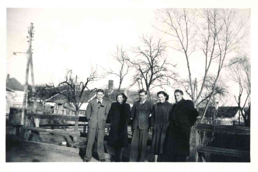 Gruppe junger OberwarterInnen auf der Unterwarter Pinkabrücke um 1952 - Molnar/Krautsack/Böcskör/Gaal/Zsamar