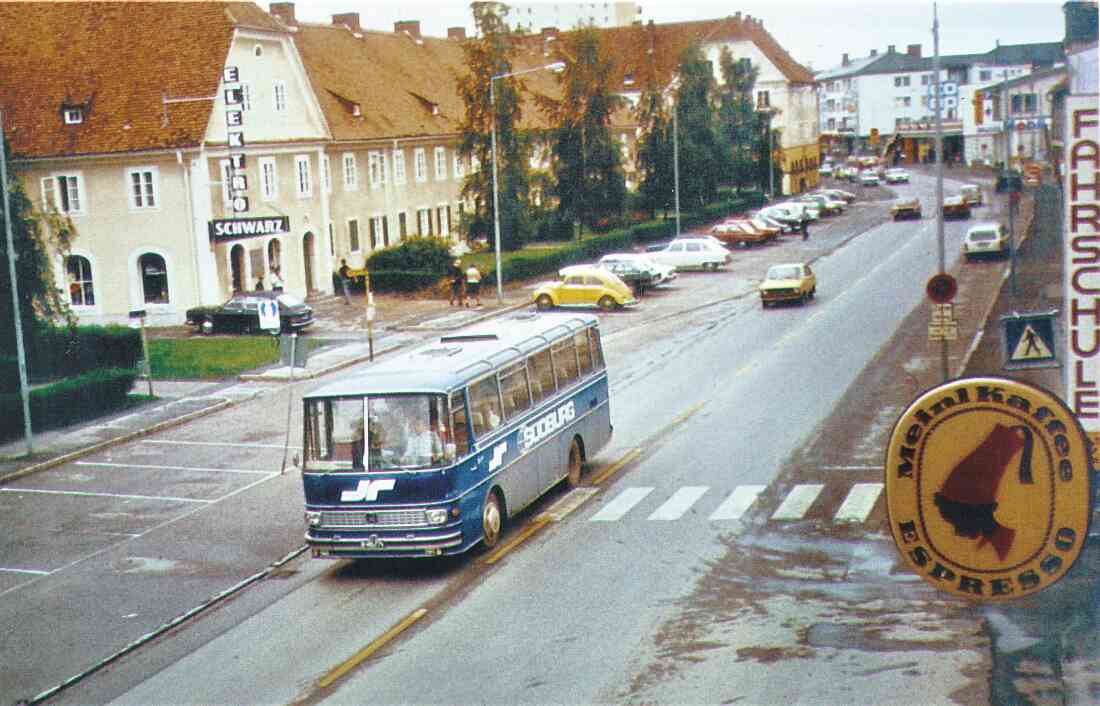 Südburg: Ein Bus der Marke Setra S 110 H in der Wienerstraße auf Höhe Hausnummer 32