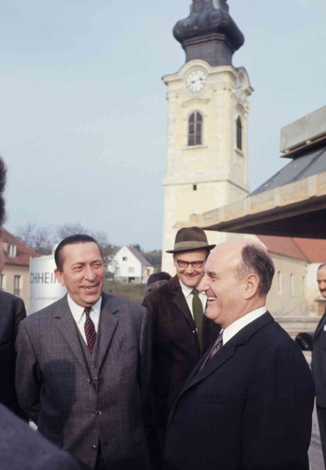 Bau der neuen röm. kath. Osterkirche: Besuch des Bundeskanzlers Dr. Josef Klaus