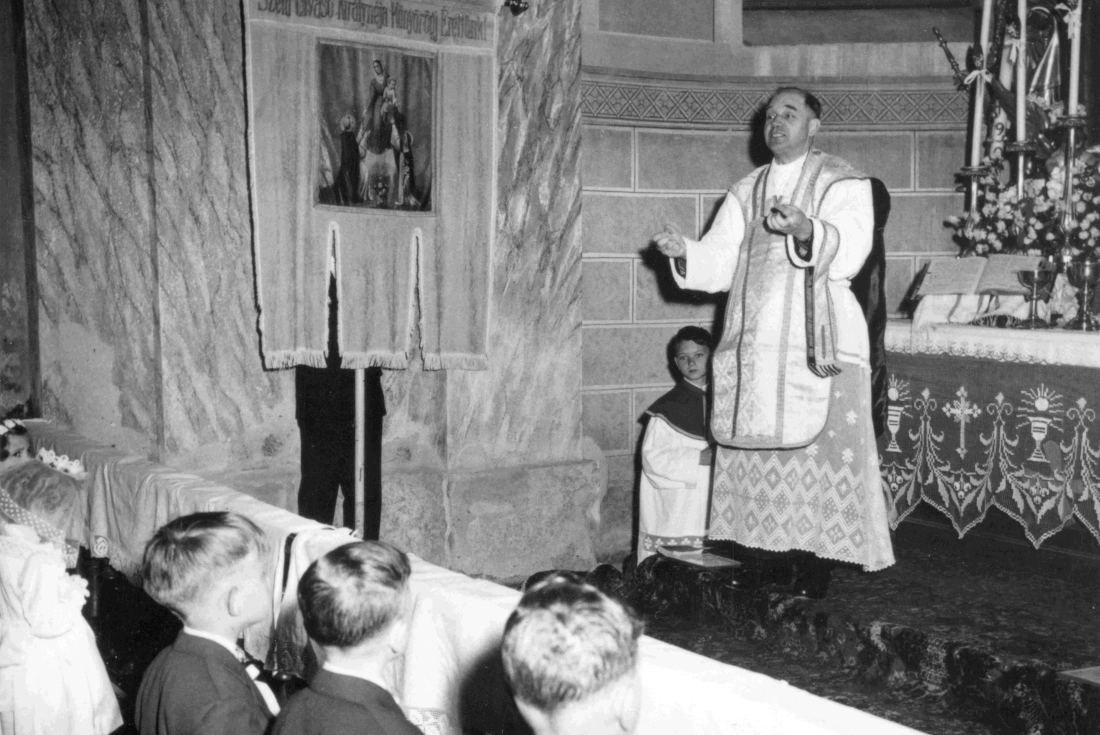 Röm. kath. Pfarre: Erstkommunion mit Pfarrer Dr. Heintz