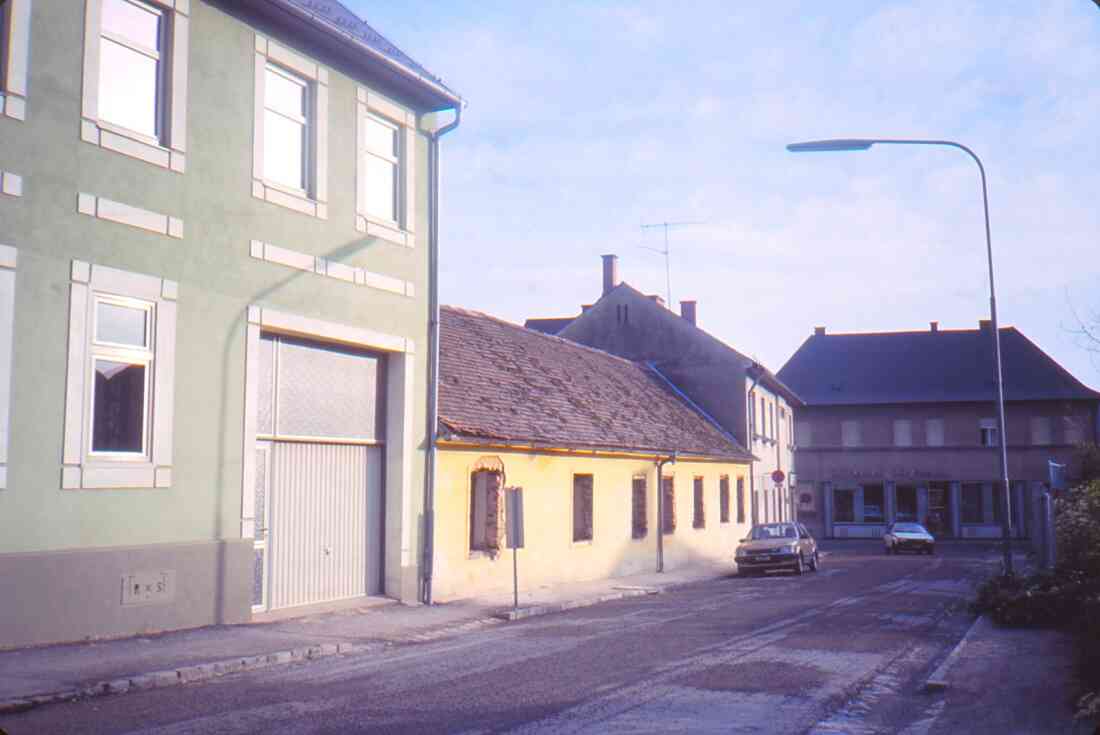 Blick auf die Gebäude Schlainingerstraße 4 und 2 in Richtung SW auf die Bäckerei Hofmann