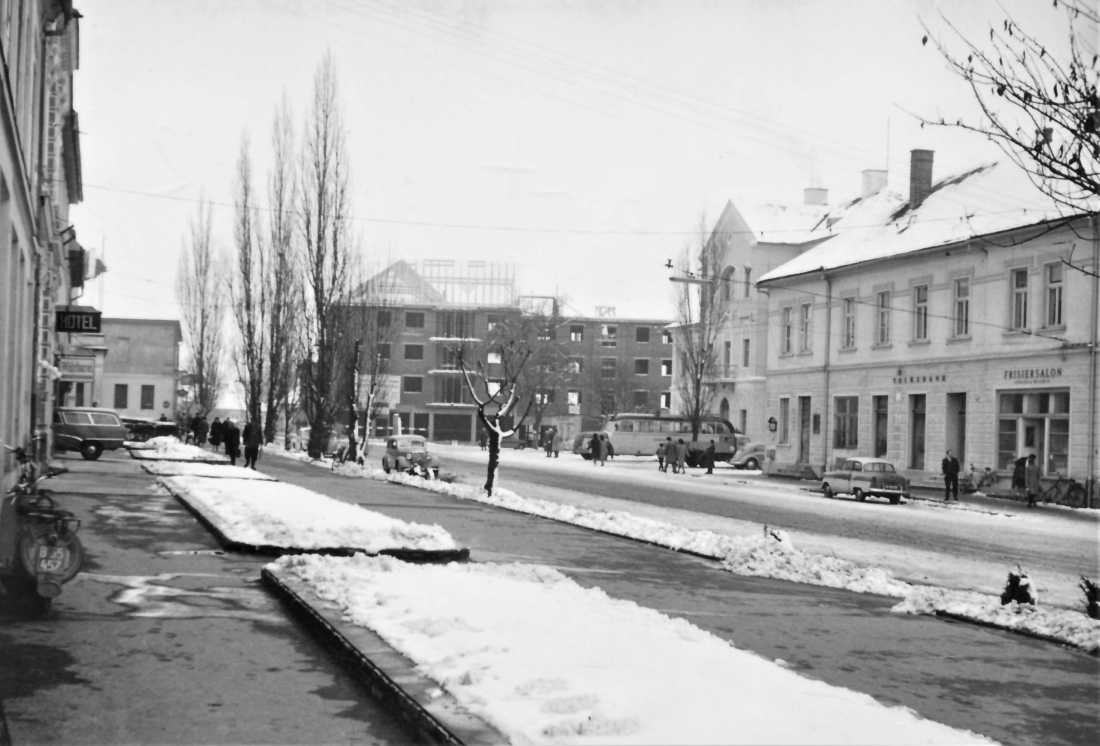 Blick über den Hauptplatz auf den in Bau befindlichen Haydnhof (Schulgasse 1-11)