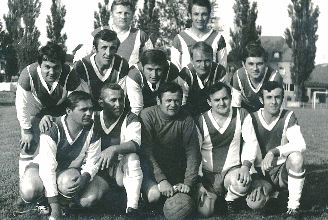 Fußball: FC-Eisgartl (Wagner/Majzl/Pomper/Rummel/Steurer/Kokhöfer/Horvath/Gözel/Fülöp/Benedek)