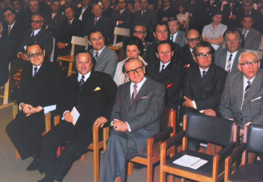 Eröffnung der neuen Hauptschule am 23. Juni 1973: ein Teil der Ehrengäste - Pieler/Schober/Fischer/Kurz/Muth/Huber/Heigl/Stieber/Bucher/Potschy/Schneemann