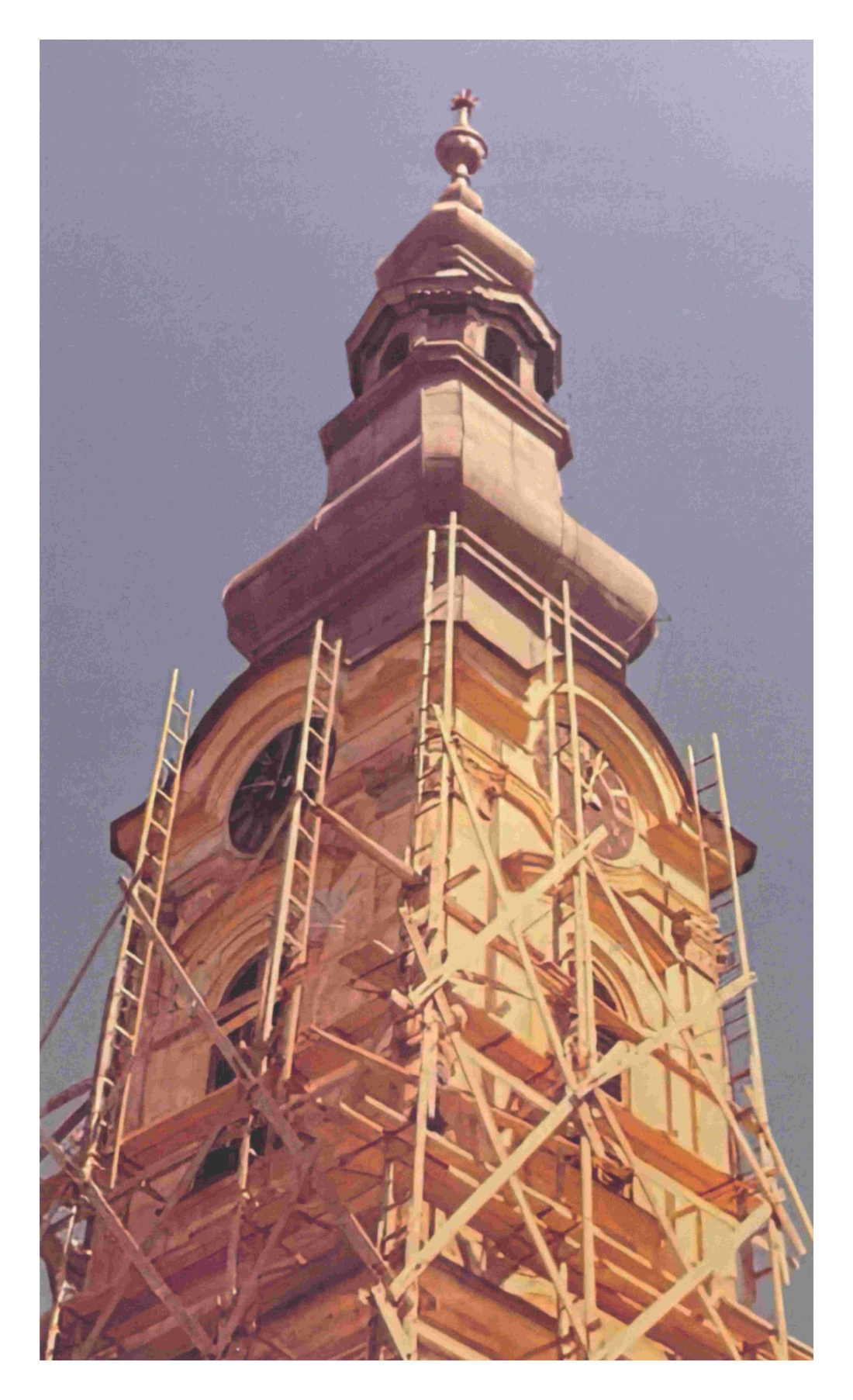 Reformierte Pfarrgemeinde: Renovierung im Jubiläumsjahr "200 Jahre ref. Kirche" - das Kirchturmblech wird gestrichen