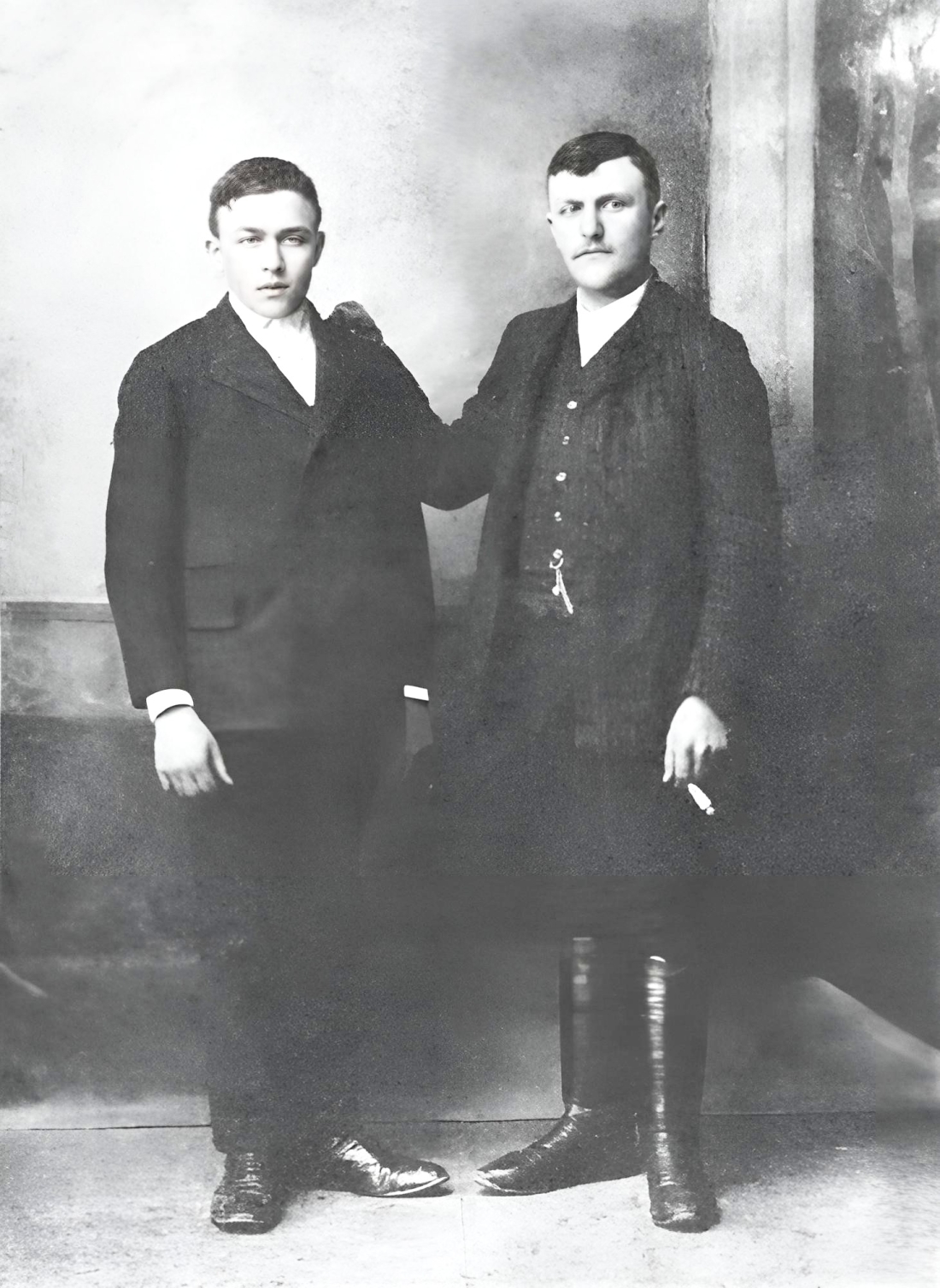 Patensohn und Pate in der oberwarter Männertracht - Portrait