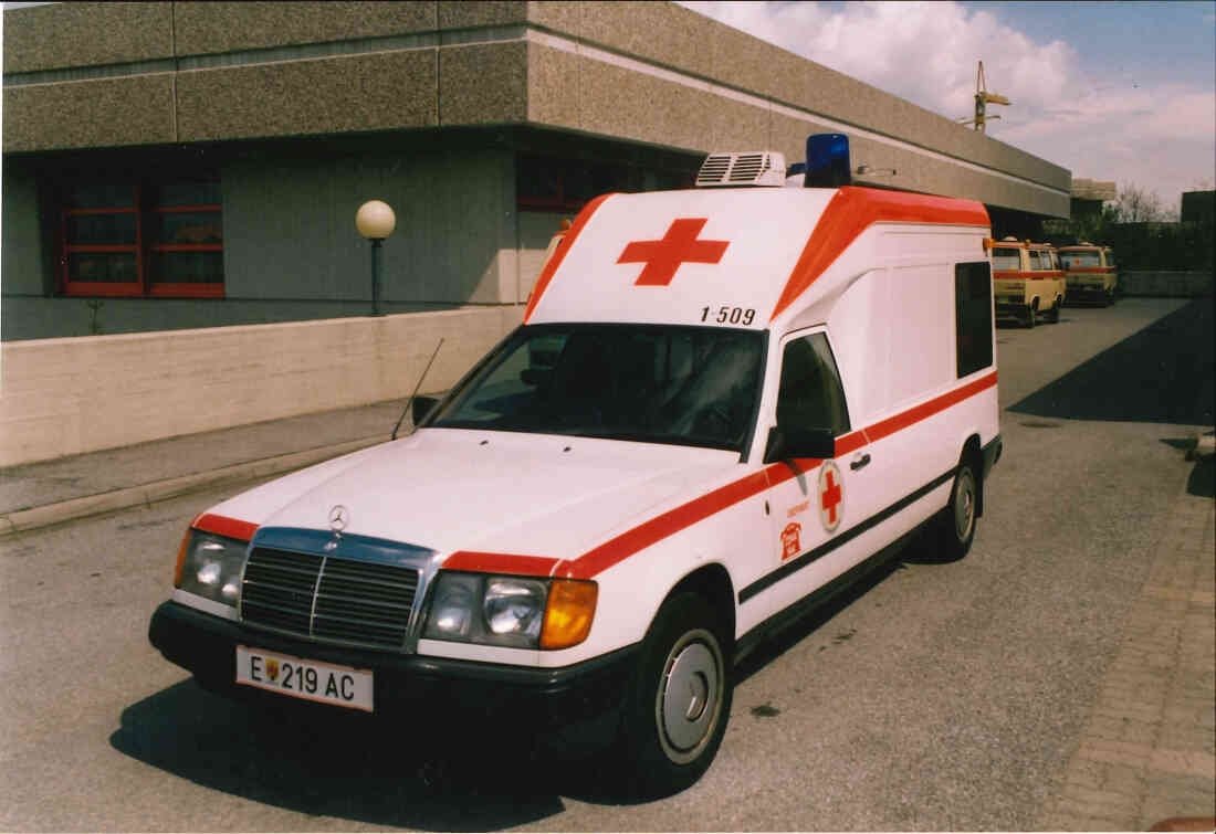 Rotes Kreuz: Rettungsauto "Kohl"-Mercedes