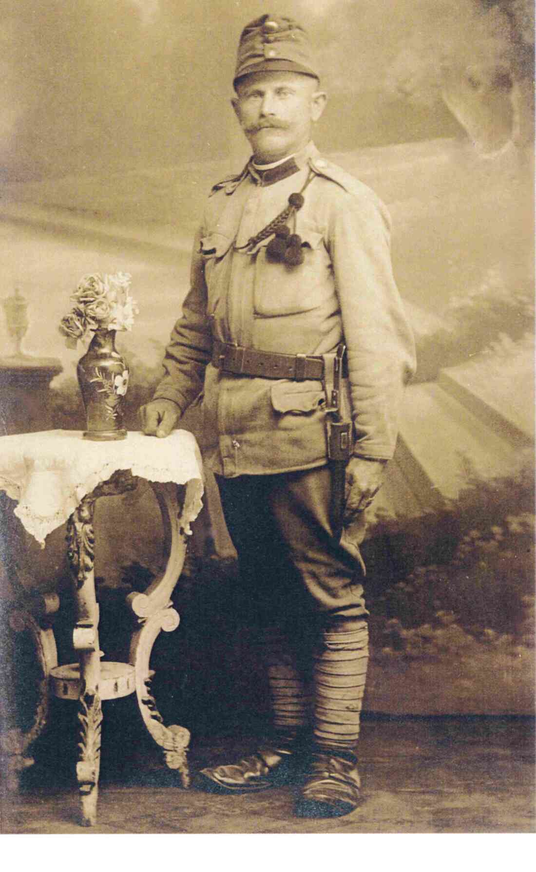 Alexander Miklos (*1877/+1960) als Soldat der der österreichisch-ungarischen Doppelmonarchie - Graf Erdödystraße 19 (Portrait)