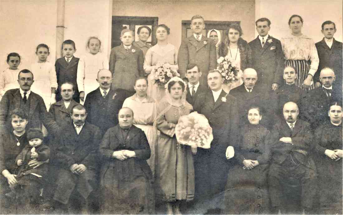 Oberwart/St. Martin: die Hochzeitsgesellschaft der Hochzeit von Josef Simon (*1894/ +1961) und Julianna Sagmeister (*1895/ +1976)