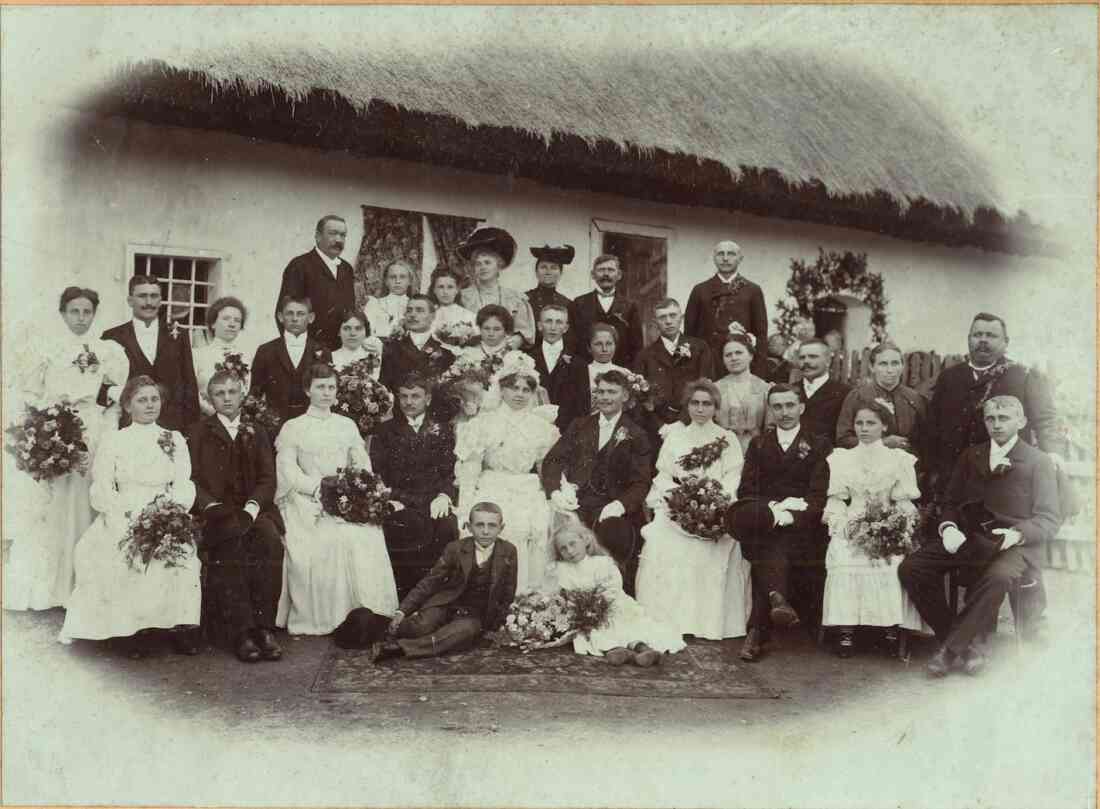 Die Hochzeitsgesellschaft der Hochzeit von Josef Gorell (*1880/+1938) und Anna Pelzmann (+1886/+1958)