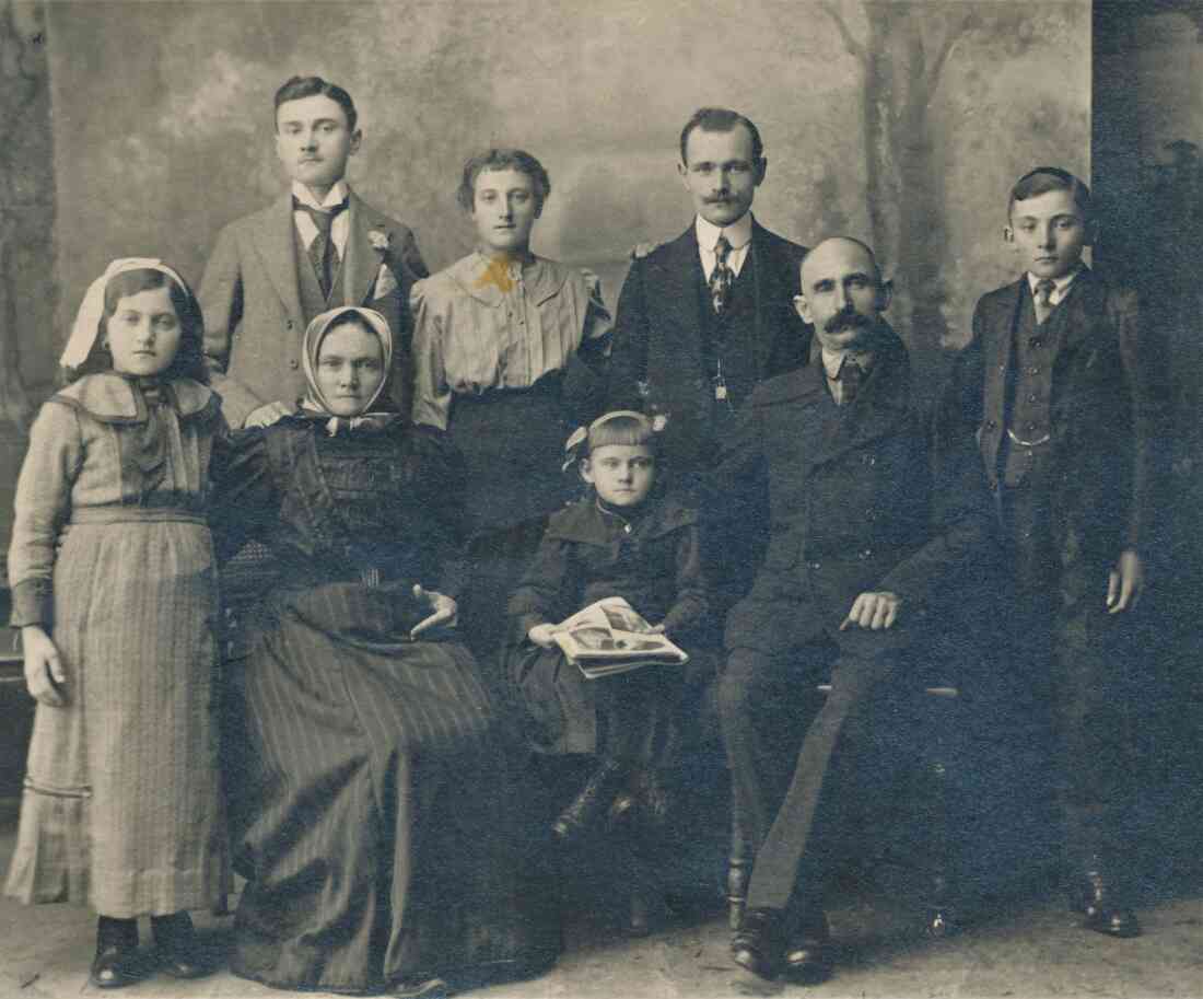 Familie Josef Vörös (auch Jozsef,  *1862 / +1918) und Maria Vörös (geb. Krautsack, *1870 / +1943) - Reichlgasse 12