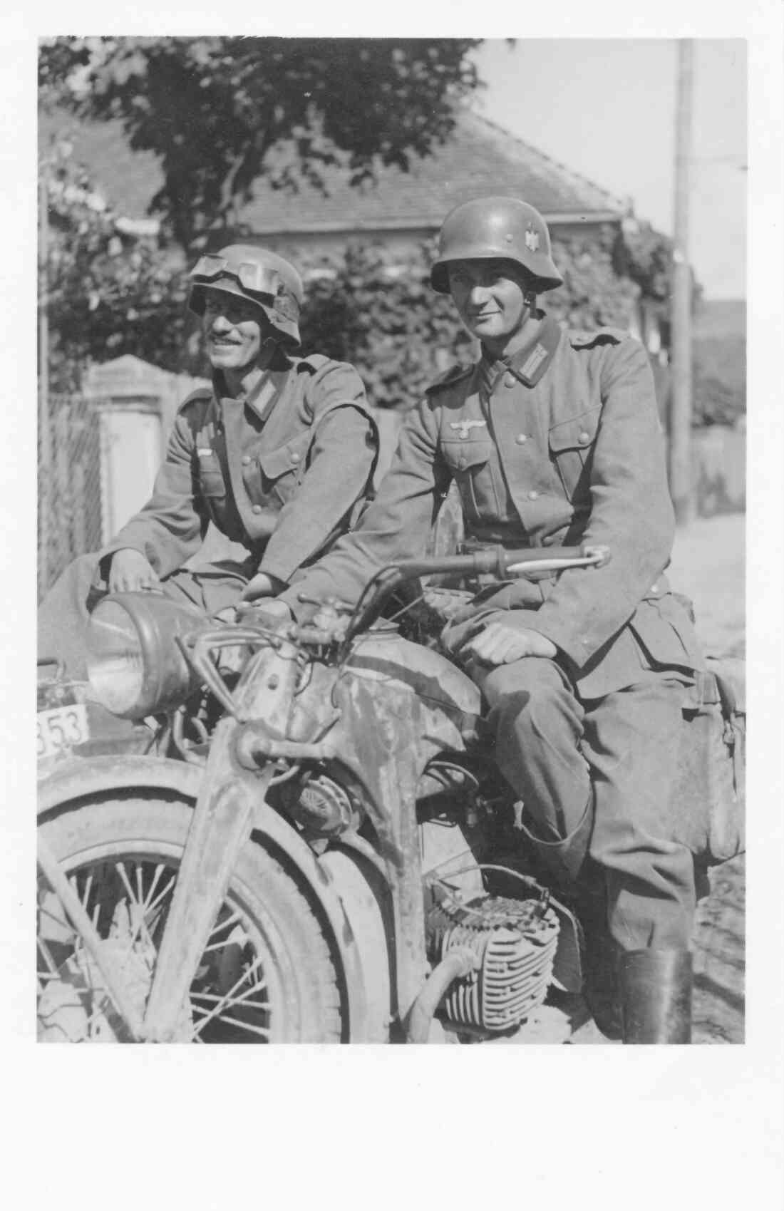 Elmar Falb und Aladar Vörös als Soldaten der deut. Wehrmacht