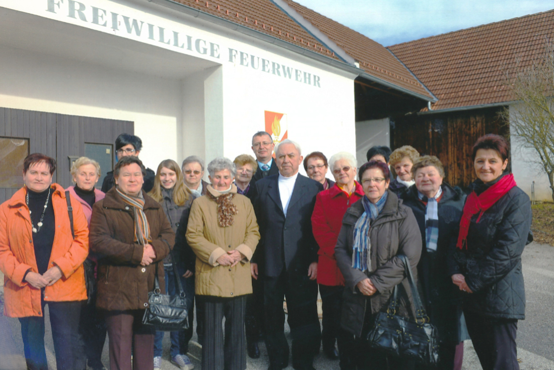 St. Martin: Gruppenbild anlässlich des 75. Geburtstags von Pfr. Prof. HR Josef Mikovits