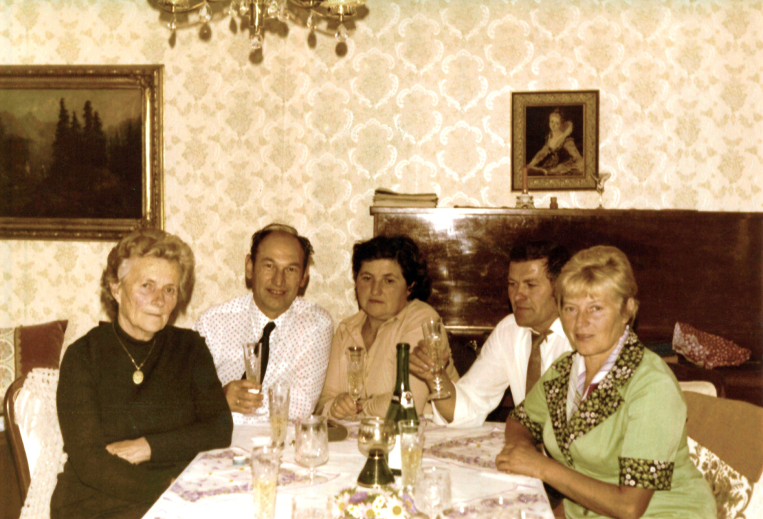Gesellige Runde bei Familie Mikovits - Ilias/Halper