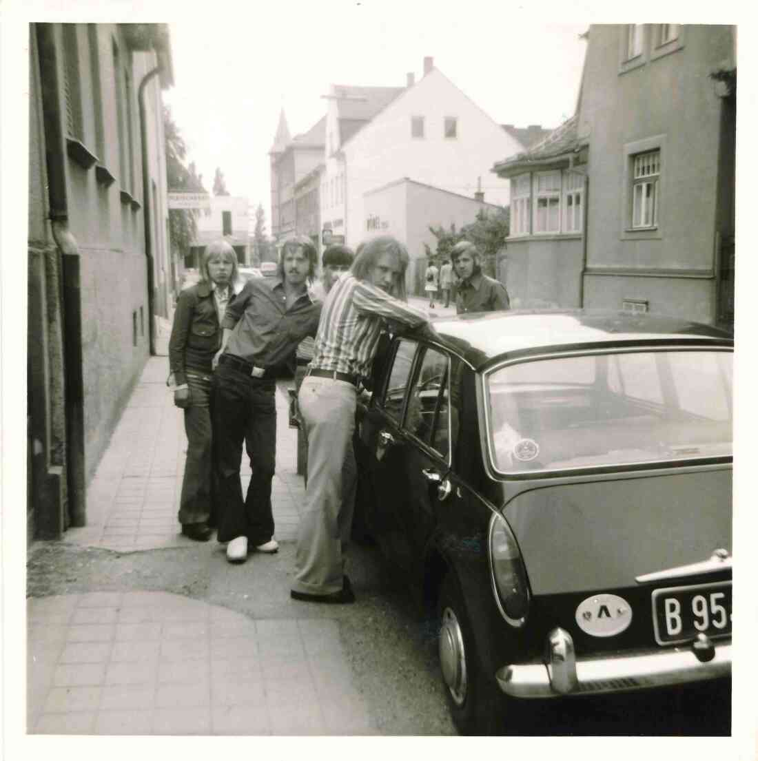 Die coole "68-er Generation" / Blick in die Lisztgasse gegen SW - Kurz/Sieber/Fleck