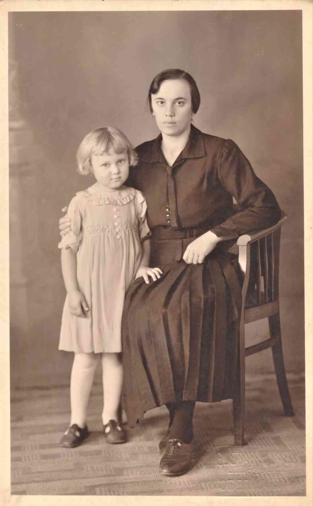 Tochter Juliana (verh. Topler, *1934 / +2022) und Mutter Juliana (geb. Böcskör, *1911 / +2000) Benkö - Grazerstraße 88