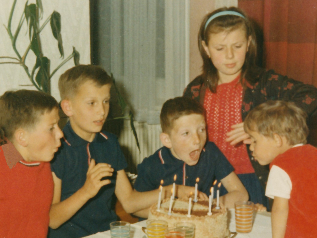 Hannes Langer feiert mit einer Kindergruppe seinen 9. Geburtstag - Erdely/Miertl/Graf