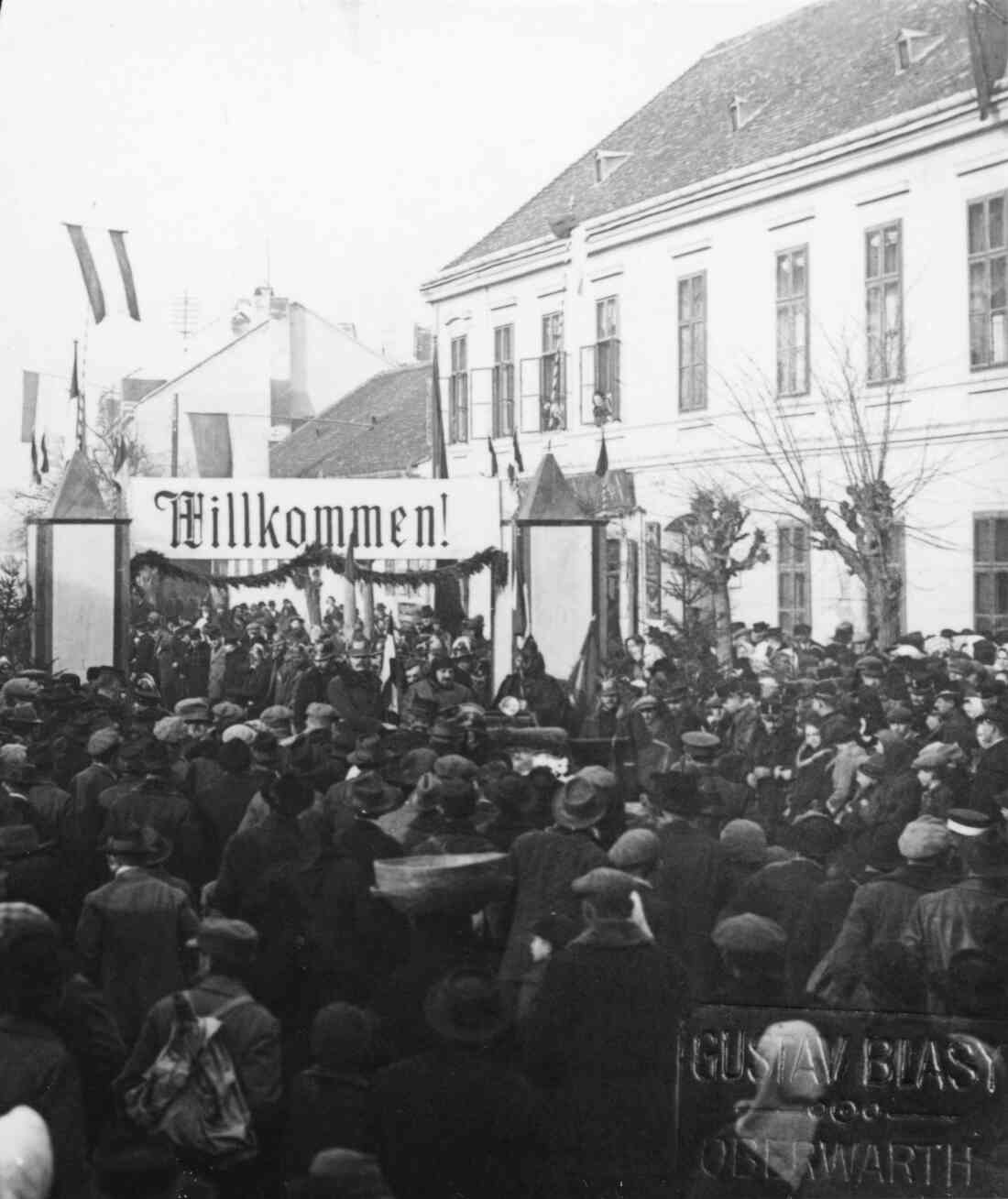 Freiwillige Feuerwehr: Ankunftsfeier des ersten Feuerwehrautos "Überland Automotorspritze" Mai 1926