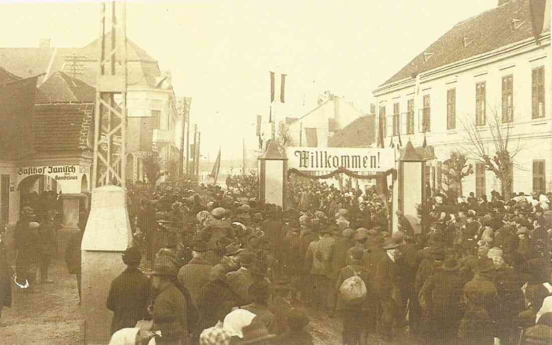 Freiwillige Feuerwehr: Ankunftsfeier des ersten Feuerwehrautos "Überland Automotorspritze" 1926