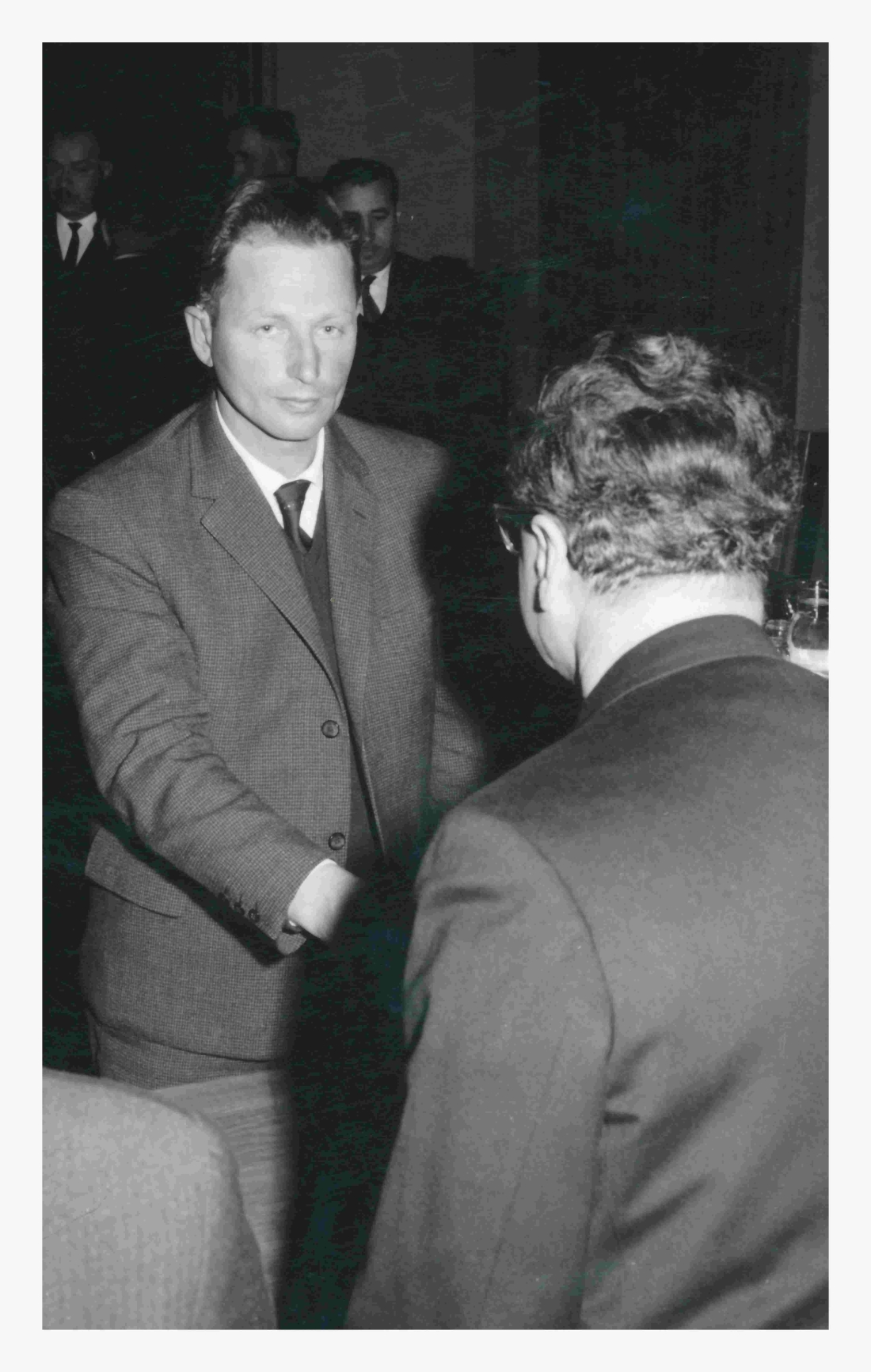 Michael Böcskör bei seiner 2. Angelobung als Gemeinderat durch Bgm. Ferdinand Hatvagner im Jahr 1958